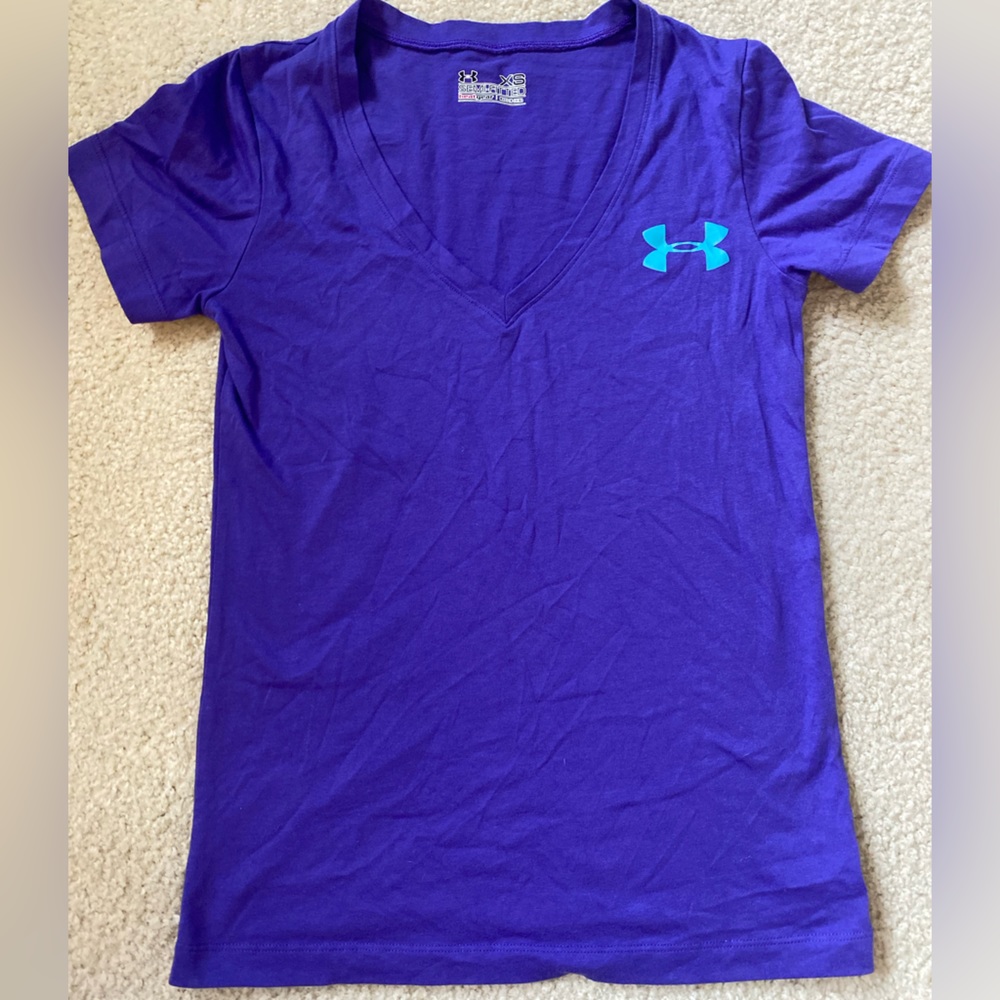 Bright/ like new UA v neck